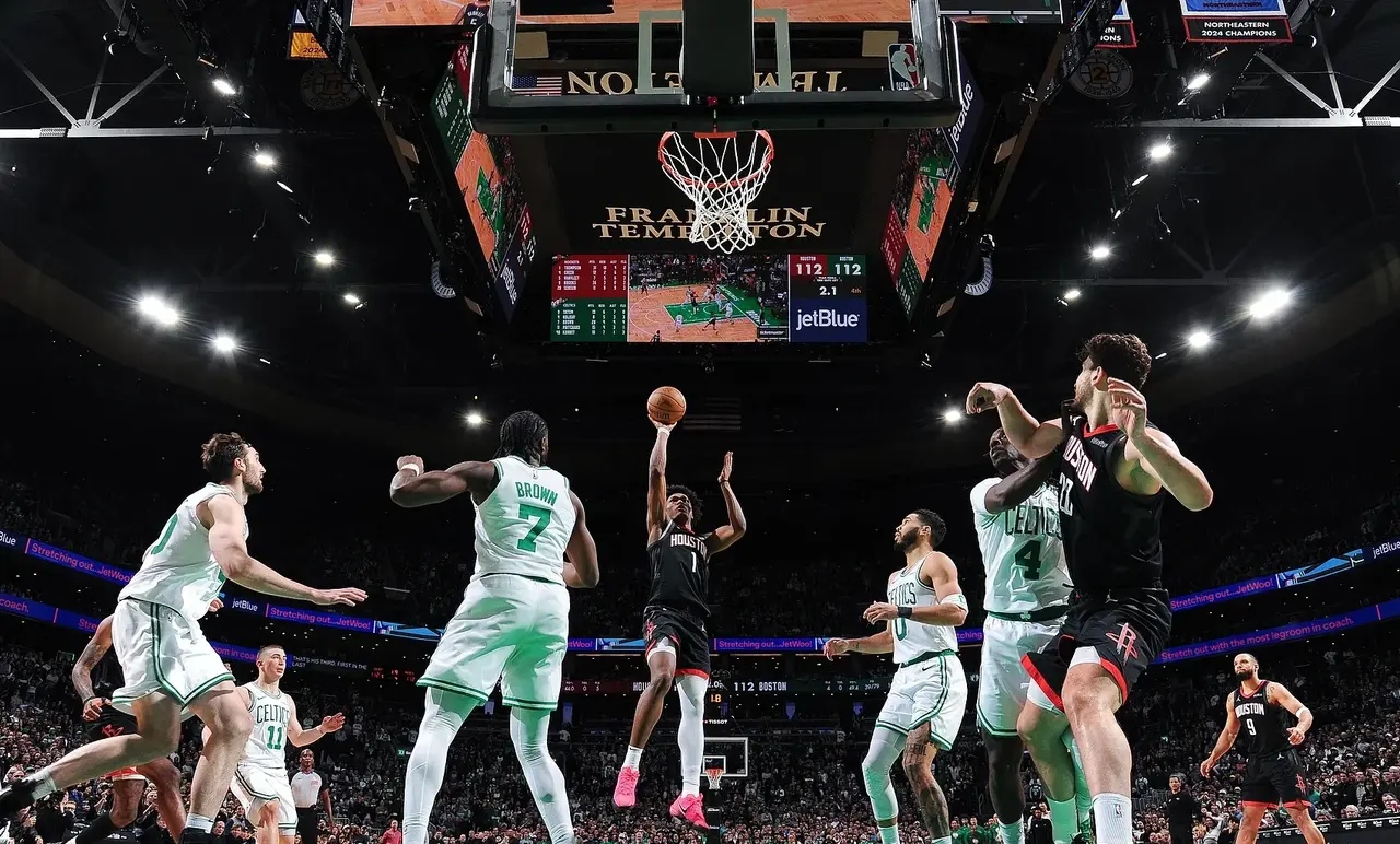 塔图姆焦点对战，浓眉哥与70激战塞尔维亚队分钟，比赛局势复杂胜负难料！的简单介绍星空登录