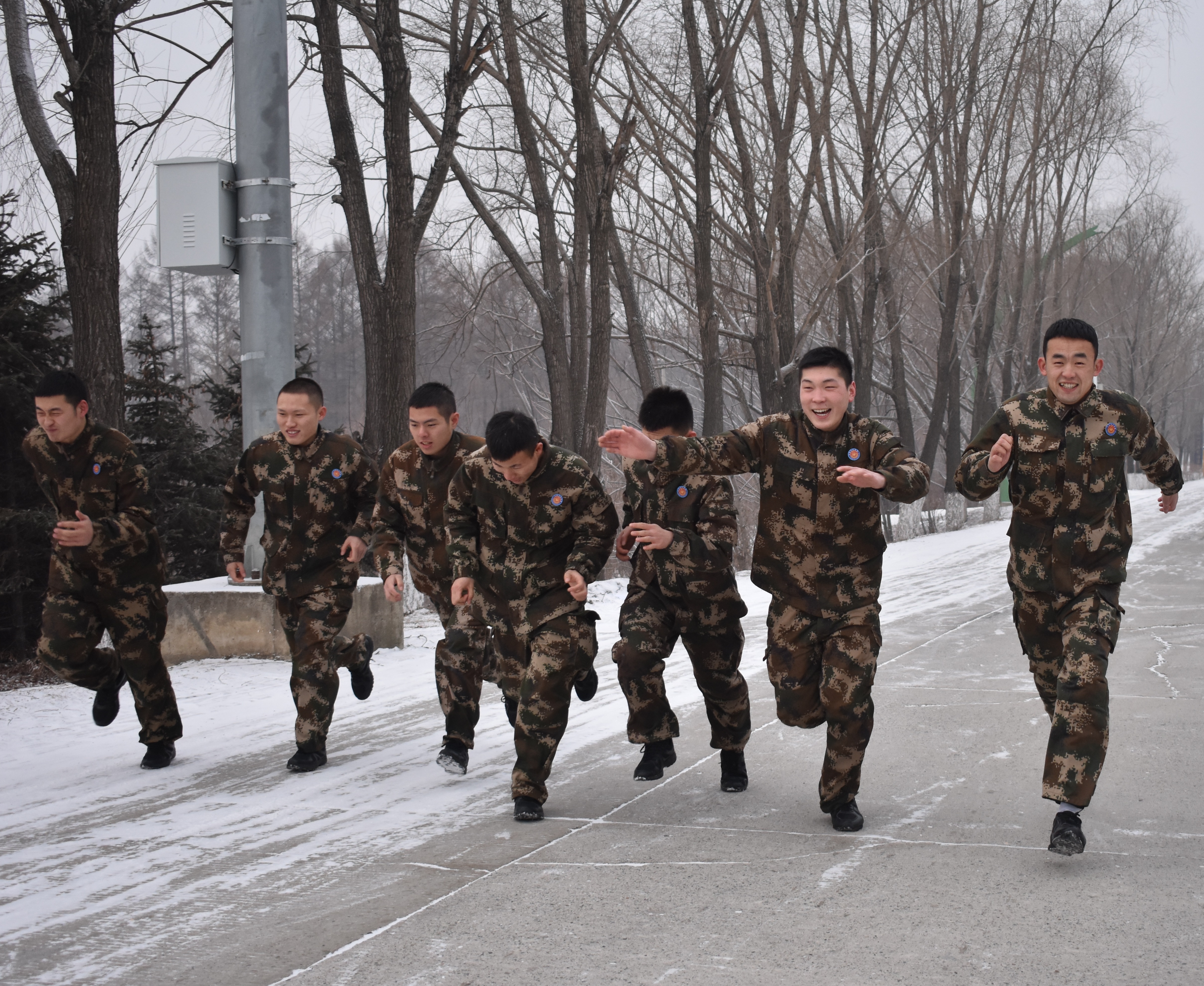 包含橄榄球淘汰赛，嵩山海豚队与蓬莱铁骑队逆转，体能对抗拉满！韧性与执行并存的词条星空体育官方入口