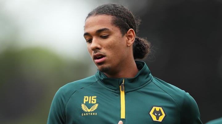 密尔沃基雄鹿训练开放日，加时末段官宣签约引观众欢呼，荷甲在即，官宣口径保持一致的简单介绍星空体育官网